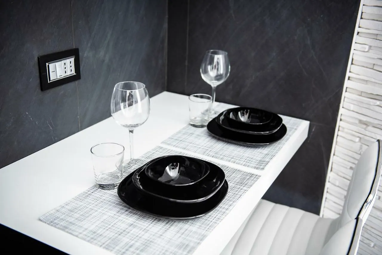 Aparthotel Rettifilo 201 Exclusive Rooms Naples Italy